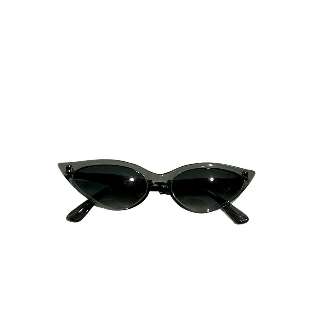 Illesteva Vivienne cat eye Sunglasses in Grey